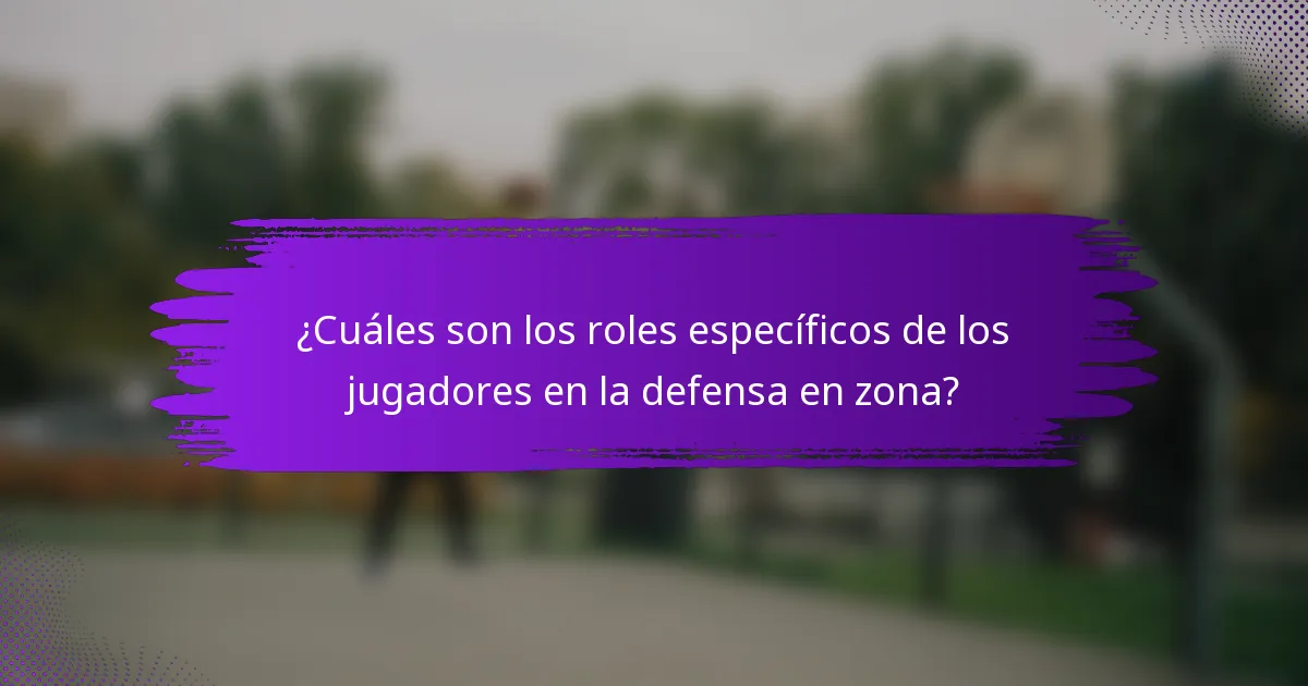 ¿Cuáles son los roles específicos de los jugadores en la defensa en zona?